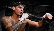 Slavný boxer oznámil zásnuby. S hvězdou filmů pro dospělé prý navíc čeká miminko