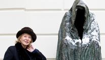 Zemřela známá sochařka a malířka českého původu Anna Chromy