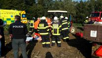 Chlapci při sklizni amputoval stroj nohu! Policie stíhá jeho dědečka