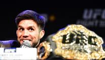 Hitparády pozor! Bývalý UFC šampion rapuje. Provokuje přísnými rýmy