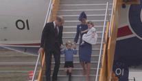 Malý britský princ a princezna jsou na své první služební cestě