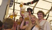 V Německu začal Oktoberfest. Tuplák za čtyři stovky lidi neodradil