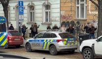 Policie odložila případ nahlášení střelby na pražské škole. Učitel byl nepříčetný