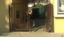 Zhrzený muž Sabině (15) uřízl nohu, matku propíchl vidlemi