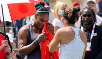 Serena v bolestech. Finále musela vzdát kvůli problémům se zády