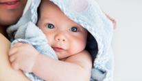 Kubíkovi se chtělo rychle na svět. Maminka z Brna musela porodit před domem
