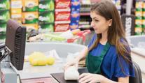 Neúčtovala známým zboží. Supermarket měla okrást o desítky tisíc