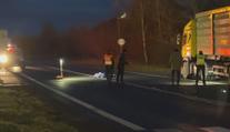 Kamion srazil ženu, ta na místě zemřela. Policie shání svědky