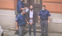 Měsíční dceru měl po hádce upustit z okna. Soud otce poslal na 18 let za mříže