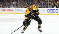 Pastrňák hattrickem pokořil Montreal. Canucks vyřadili čísla bratří Sedinů