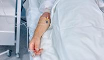 Strach z nové pandemie. Žena zemřela na virus, kterým se nakazila po pití šťávy