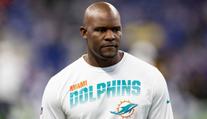 NFL je řízená jako plantáž, stěžuje si trenér v žalobě. Prý byl nucen prohrávat