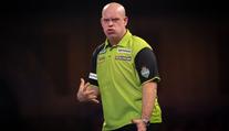 Van Gerwen s problémy prošel do osmifinále. Dále jdou Aspinall i Littler