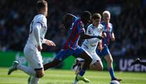 Fanynky měly posvícení. Hráč z Premier League soupeři při zápase strhnul trenky