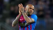 Alves byl propuštěn na kauci. Zaplatí pokutu a nesmí se přiblížit k oběti