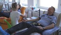 Policisté pomohli doplnit zásoby krve. V Ostravě jich darovalo 40