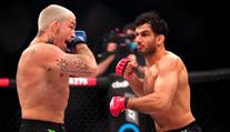 Král Mousasi ukončil soupeře už v 1. kole. McGregor odnesl svěřenkyni v náručí