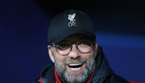 Liverpool jako Jekyll a Hyde. Šťastný Klopp po výhře rozdával fanouškům pivo