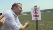 'Nebrní!': Ministr zkoušel ohradník proti šíření moru, nestalo se nic