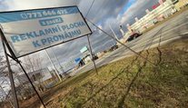 Nelegální billboardy zaplavují Česko. Provozovatel má být napojen na slovenské podsvětí