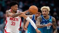 S takovou muškou je v NBA? Hvězda Rockets trefila fanynku, ta šla k zemi