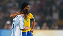 Ronaldinho v slzách. Jeho maminka zemřela na covid. Podpořil ho Messi