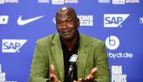 Michael Jordan po 13 letech prodává svůj tým. Byl jediným majitelem tmavé pleti v NBA