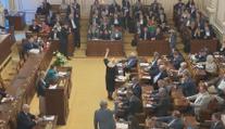 První trhliny v jednotě SPOLU a STAN. Tři poslanci Starostů vládu nepodpořili