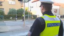Zebra se za tebe nerozhlédne: Policisté učí děti, jak se chovat na přechodu
