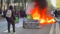 Ve Francii zuří násilné protesty studentů. Vláda kvůli bezpečnosti zavírá stovky škol