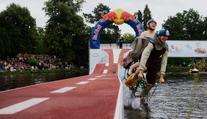 Ujeď, nebo spadni. Red Bull pošle domácí kutily na kola nad Vltavu