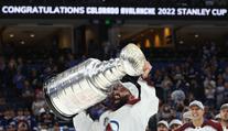 Nazem Kadri se zapsal se Stanley Cupem do historie. Trofej vzal do mešity