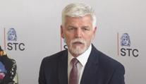 Prezident Pavel vyčinil poslancům. Takhle zákony neschvalujte