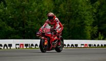 Rozčílený Bagnaia po propadáku: Dochází mi trpělivost. Po stáji chce vysvětlení