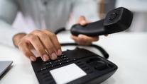 Koronavirus: Důležitá telefonní čísla! Sháníte pomoc? Přehled kontaktů