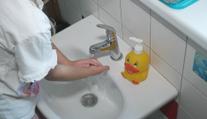 Světový den mytí rukou upozorňuje na prevenci šíření infekcí