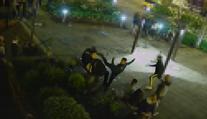 Napadení v Hradci Králové zaznamenala kamera! Policie hledá dva agresory