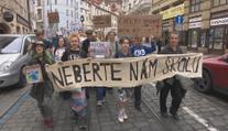 Kombinovaná výuka na školách skončí. Rozhodnutí rozpoutalo vlnu protestů
