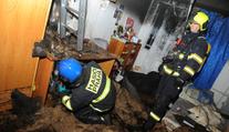 Strop v klánovické škole pohltily plameny, evakuovali 25 lidí