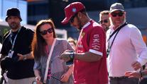 Hamilton: Jsem úplně k ničemu. Tým asi potřebuje vyměnit řidiče