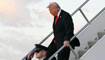 Trump se ze strachu ukryl mezi jídlem. Do letadla z Ankary ho naložili potají