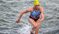 Opět problém pro olympijský triatlon. Jedna závodnice se nakazila