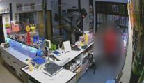 Potřeboval peníze na nájem. Policie dopadla muže, který měl krást ve večerce v Ostravě