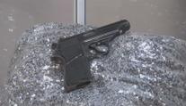 Pistole agenta 007 i helma z Top Gunu. Věci z filmů jdou do dražby