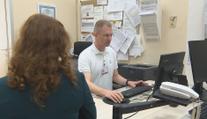 Lékaře zahltili lidé se stejnými problémy. Může za to přepracování