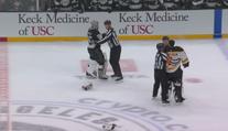 Gólmani v NHL se málem porvali. Bitce nakonec zabránili sudí