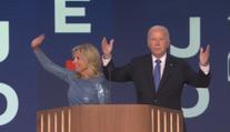 Sjezd Demokratické strany v Chicagu: Harrisovou podpořil Biden i Clintonová
