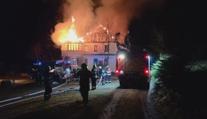 Na Semilsku shořela střecha dvoupatrového domu. Nájemníkům se podařilo uniknout