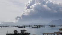 Sopka začala chrlit lávu, hrozí silná erupce! Tisíce lidí prchají z domovů