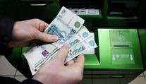 V Rusku propukl strach o úspory. Lidé z bank vybírají miliardy